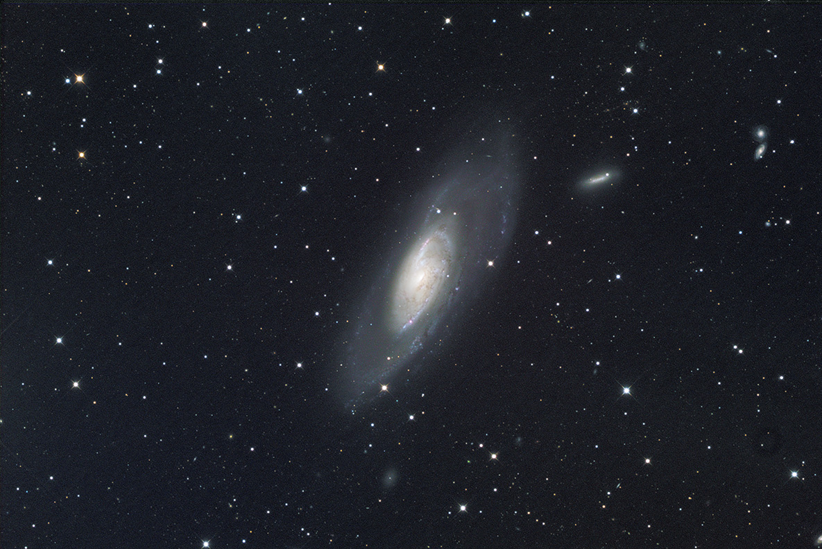 M106_202204.jpg